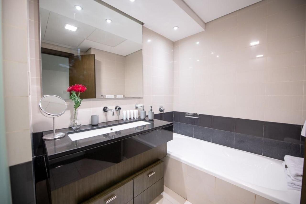 Oskena Vacation Homes -The Lofts Boulevard Downtown Дубай Екстериор снимка
